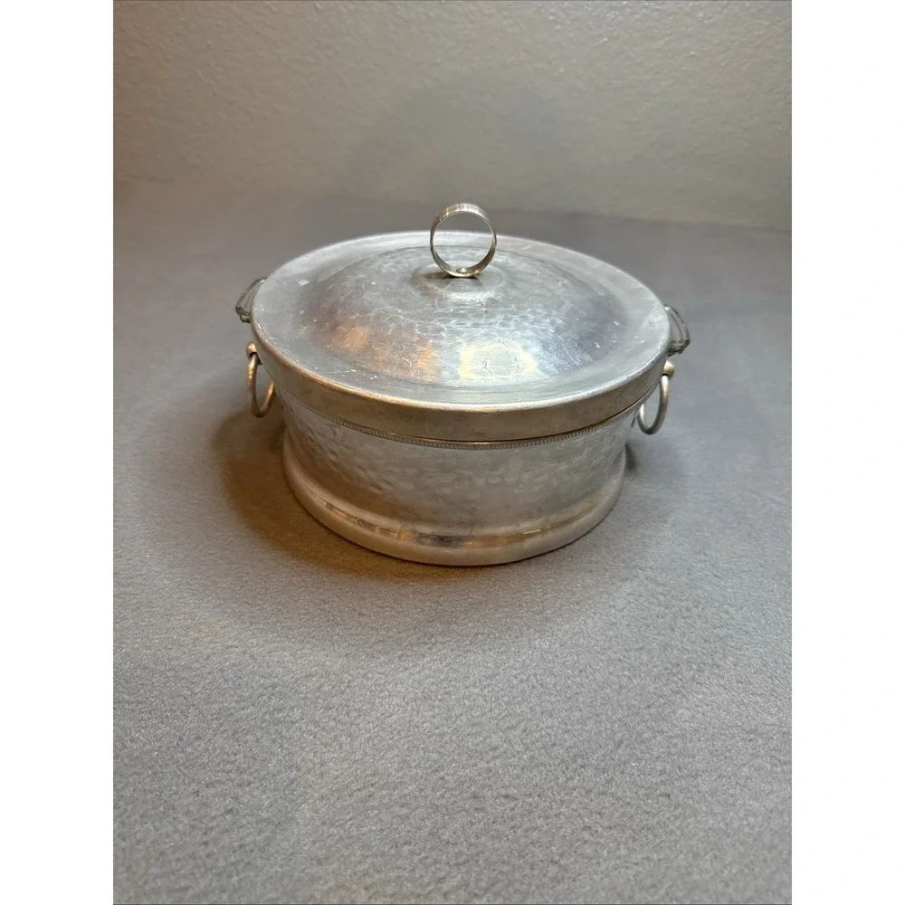Pyrex 1940 vintage T.M. REG Casserole Hammered Aluminum Server Pyrex Insert/Lid - Picture 5 of 7
